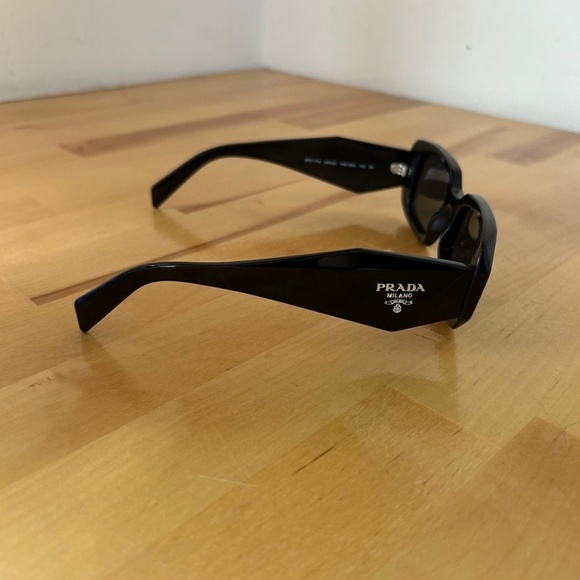 Prada Sunglasses - Retail $548 - Very Good Condition! - Picture 1 of 3
